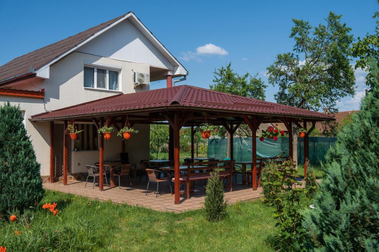 Denisa & Rares Tasnad Exterior foto