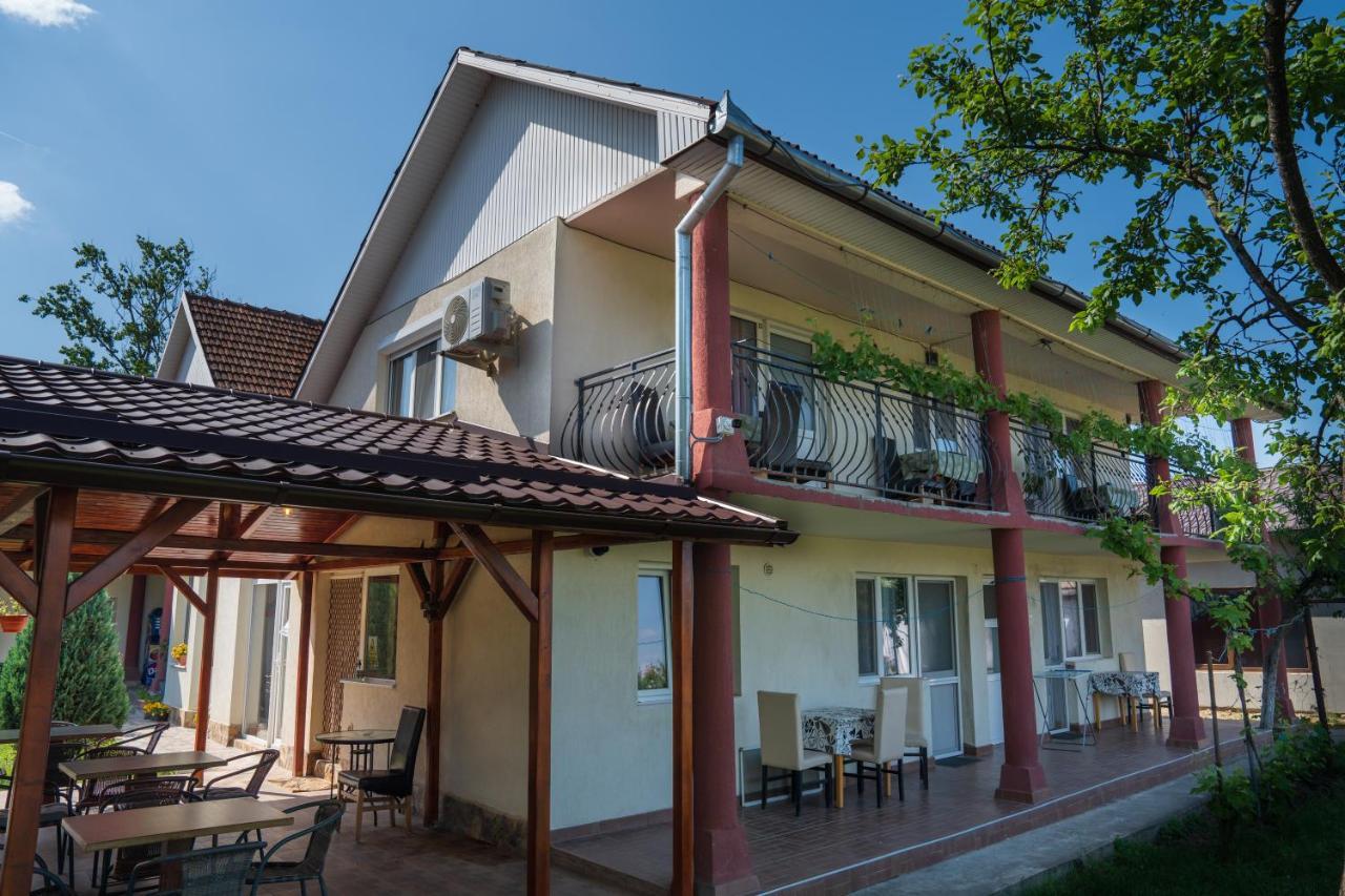 Denisa & Rares Tasnad Exterior foto